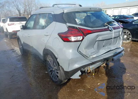 2021 Nissan Kicks Sv Xtronic Cvt z USA, uszkodzony, nr VIN 3N1CP5CV3ML562810